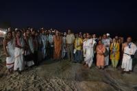 Sharayu Arati by HH Swamiji at Naya Ghat, Ayodhya (23 March 2025)